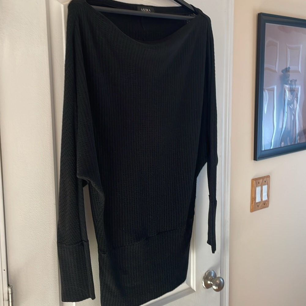 Long tunic/ sweater from Akira. Size large. No wear or tear. - Picture 3 of 6